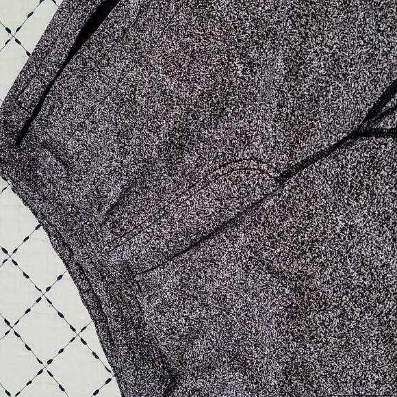 LULULEMON SPORT SHORTS - Picture 2 of 3